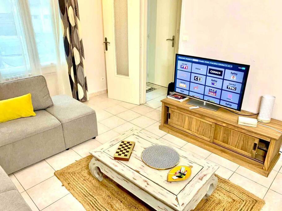 לה מאנש Maison 3 Ch. Garage, Jardin, 10 Min Circuit מראה חיצוני תמונה